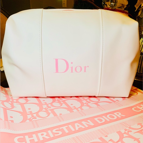 Luxurious DIOR Gift Bundle Set - Picture 15 of 16